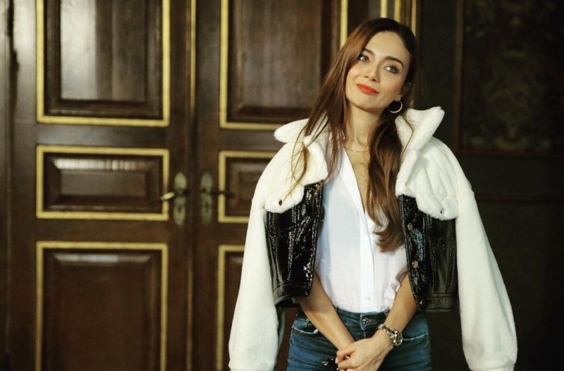 Güzelliğiyle Göz Dolduran Damla Sönmez'in İddialı Pozları galerisi resim 1