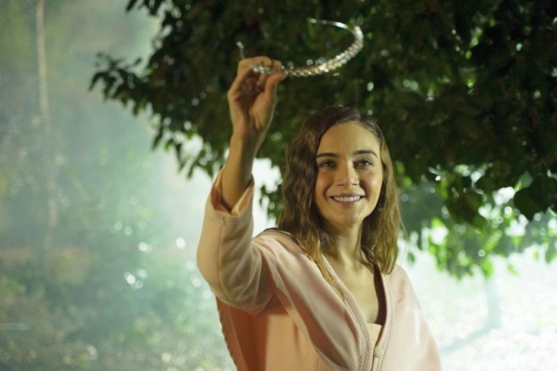 Güzelliğiyle Göz Dolduran Damla Sönmez'in İddialı Pozları galerisi resim 11