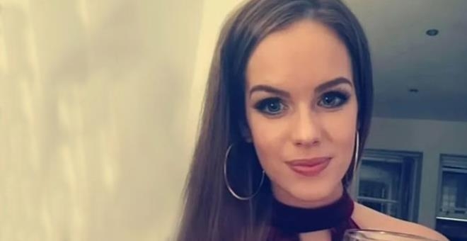 Rezalet Balo Gecesinde Patladı! Öğretmeniyle Otel Odasında İlişkiye Gire galerisi resim 1