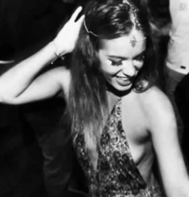 Rezalet Balo Gecesinde Patladı! Öğretmeniyle Otel Odasında İlişkiye Gire galerisi resim 9