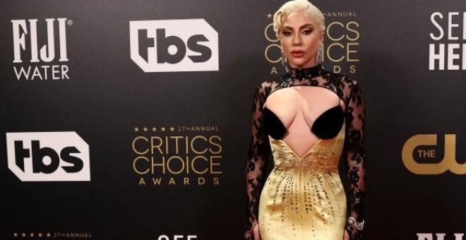 Lady Gaga'dan Kırmızı Halıda Dekolte Şov! galerisi resim 9