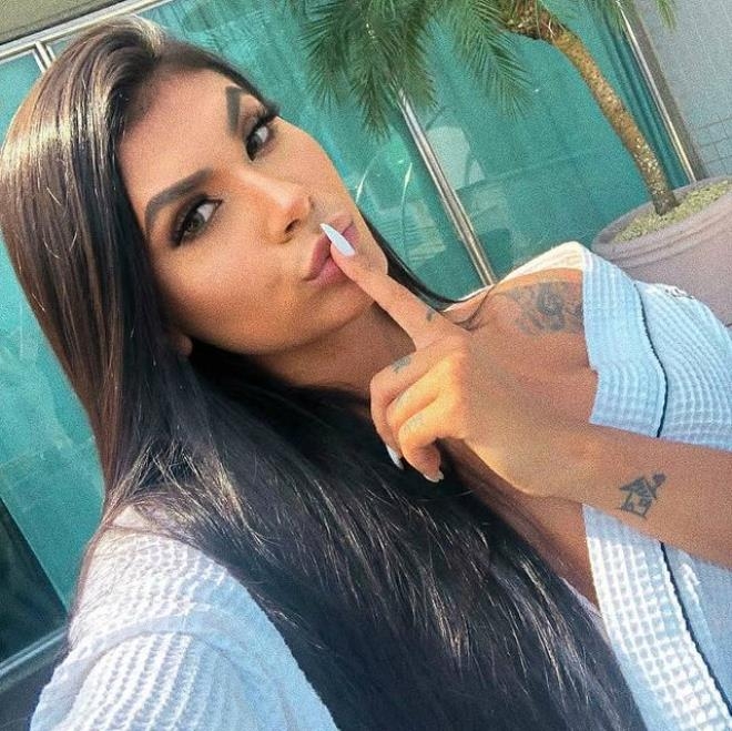 Sevgilisinin yanında gaz çıkarmaya utanan şarkıcı hastanelik oldu galerisi resim 6