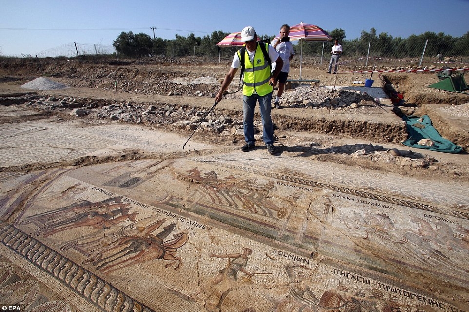 Kıbrıs'ta 1700 yıllık hipodrom bulundu! galerisi resim 3