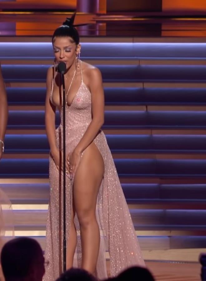 Ödül töreninde ilginç anlar! Tuvaletteyken ismi anons edilen ünlü şarkıc galerisi resim 6