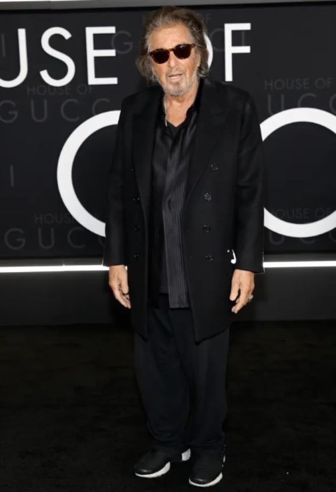 Efsane oyuncu Al Pacino'nun 51 yaş küçük kadınla aşk kaçamağı! Genç galerisi resim 3