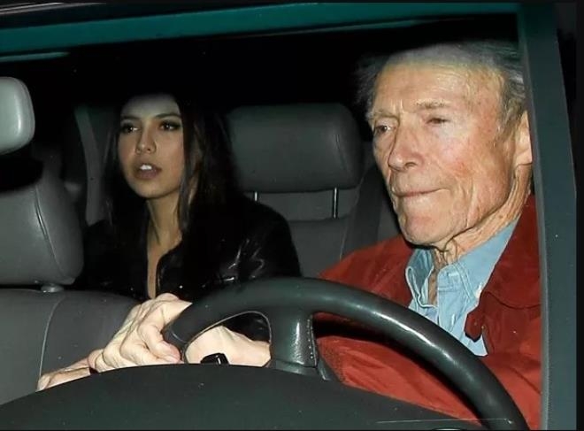 Efsane oyuncu Al Pacino'nun 51 yaş küçük kadınla aşk kaçamağı! Genç galerisi resim 5