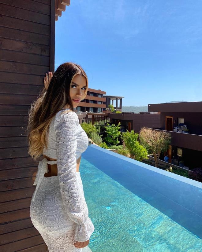 Love Island'ın Türk yarışmacısı İngiliz medyasının manşetinde! Pozl galerisi resim 6