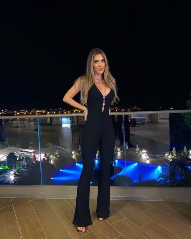 Love Island'ın Türk yarışmacısı İngiliz medyasının manşetinde! Pozl galerisi resim 8