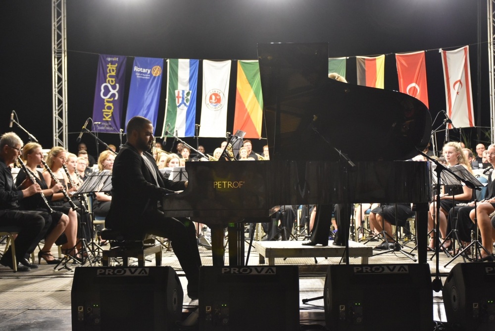 Girne’de müzik şöleni yaşandı galerisi resim 9