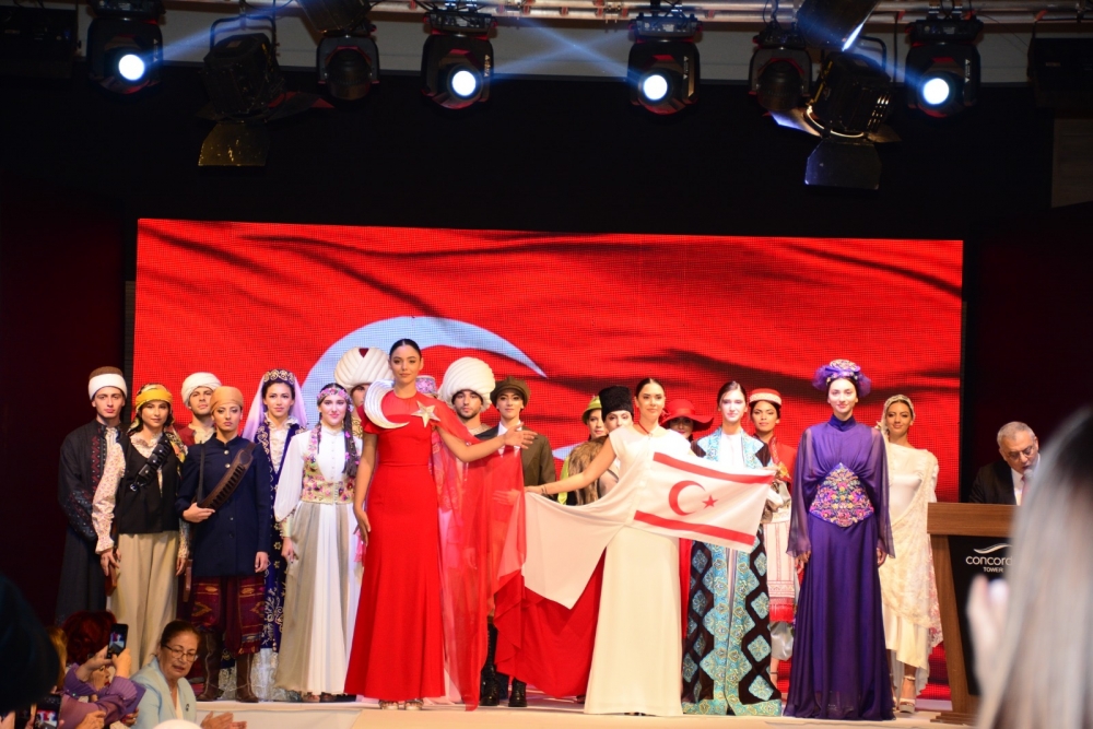 “Beylikten Cumhuriyete Anadolu Kıyafetleri” defilesi ile 29 Ekim Cumhuri galerisi resim 6