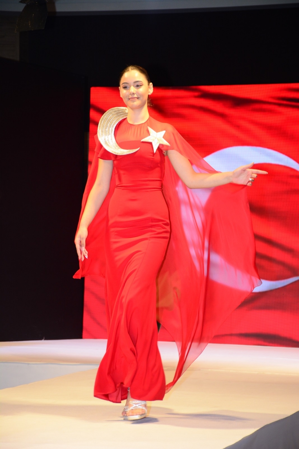 “Beylikten Cumhuriyete Anadolu Kıyafetleri” defilesi ile 29 Ekim Cumhuri galerisi resim 8