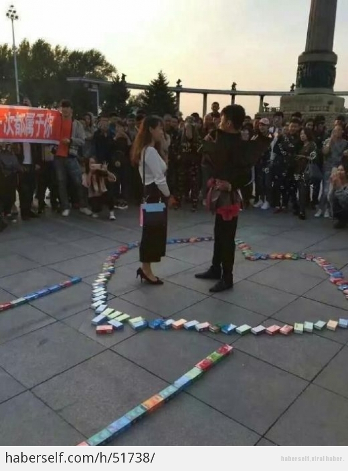 Sevgilisine 999 prezervatifle evlenme teklifi eden genç! galerisi resim 2