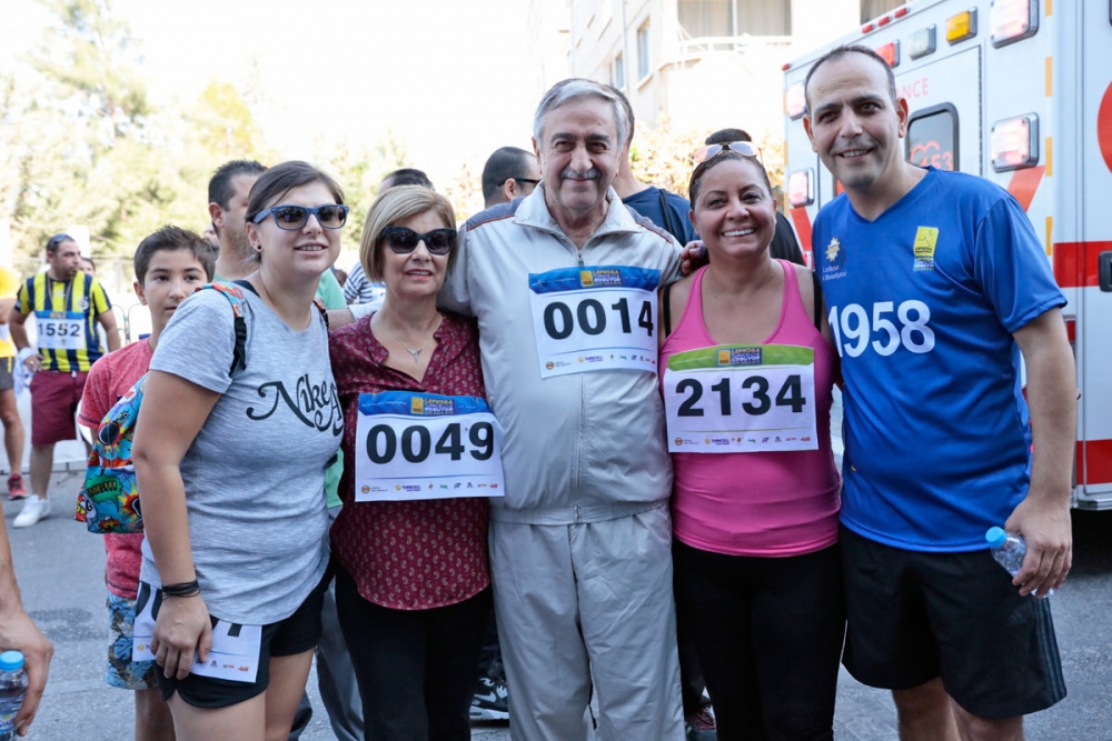 İşte Lefkoşa Maratonu'ndan eğlenceli görüntüler! galerisi resim 15