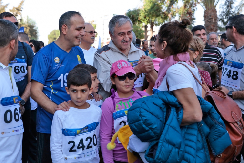 İşte Lefkoşa Maratonu'ndan eğlenceli görüntüler! galerisi resim 17