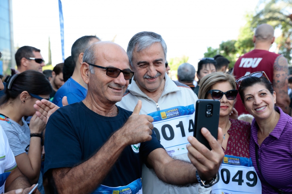 İşte Lefkoşa Maratonu'ndan eğlenceli görüntüler! galerisi resim 2