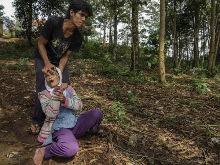 Endonezya'da insanlıktan utandıran görüntüler! galerisi resim 11