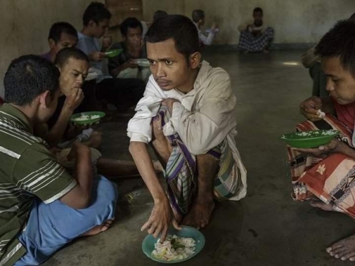 Endonezya'da insanlıktan utandıran görüntüler! galerisi resim 15