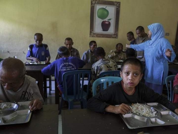 Endonezya'da insanlıktan utandıran görüntüler! galerisi resim 9