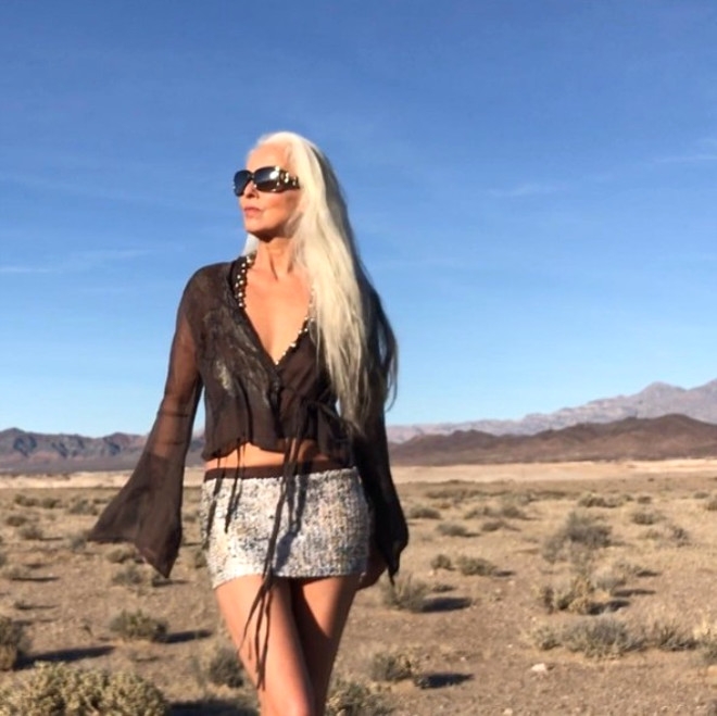 Görenlerin nefesini kesen 60 yaşındaki modelden 20 kare galerisi resim 11