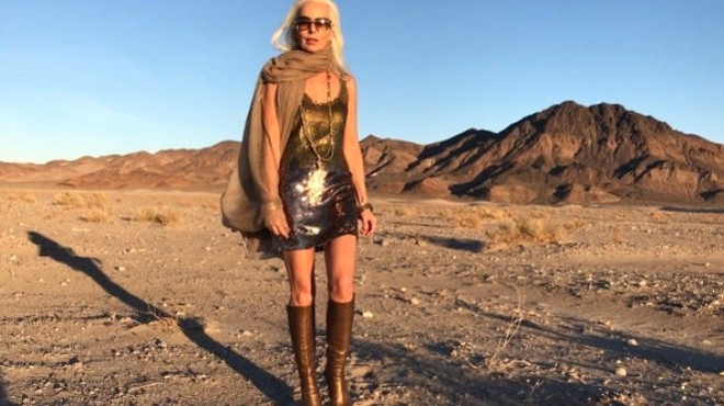 Görenlerin nefesini kesen 60 yaşındaki modelden 20 kare galerisi resim 8