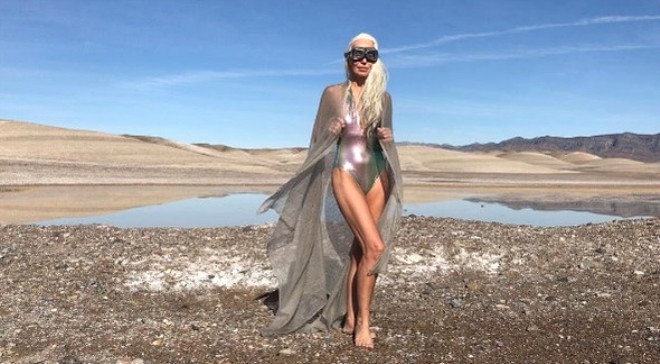 Görenlerin nefesini kesen 60 yaşındaki modelden 20 kare galerisi resim 9