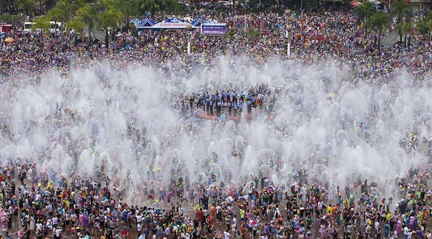 Çin’de su atma festivali galerisi resim 3