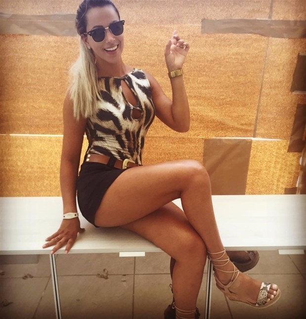 Yan hakem Denise Bueno ortalığı salladı galerisi resim 24