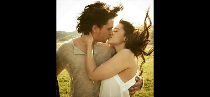 Öpüşme anı yine viral oldu galerisi resim 1