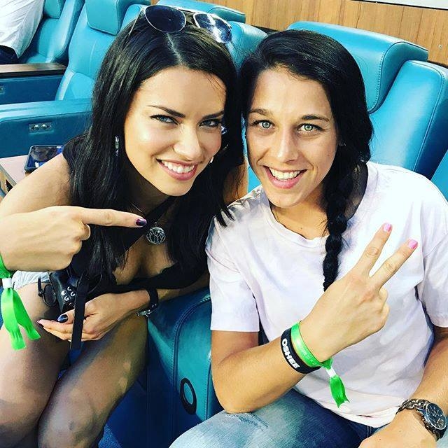 Yaşayan en seksi manken galerisi resim 18