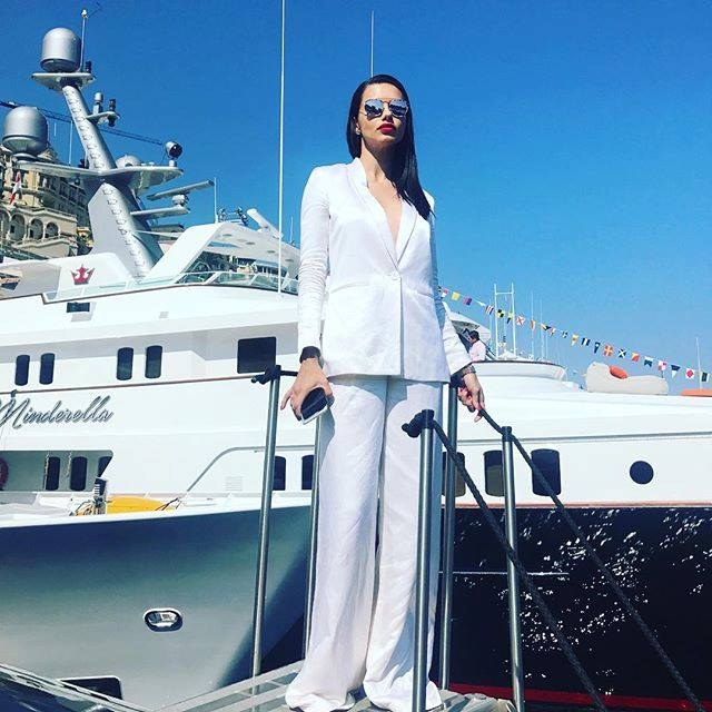 Yaşayan en seksi manken galerisi resim 3