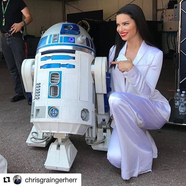 Yaşayan en seksi manken galerisi resim 9