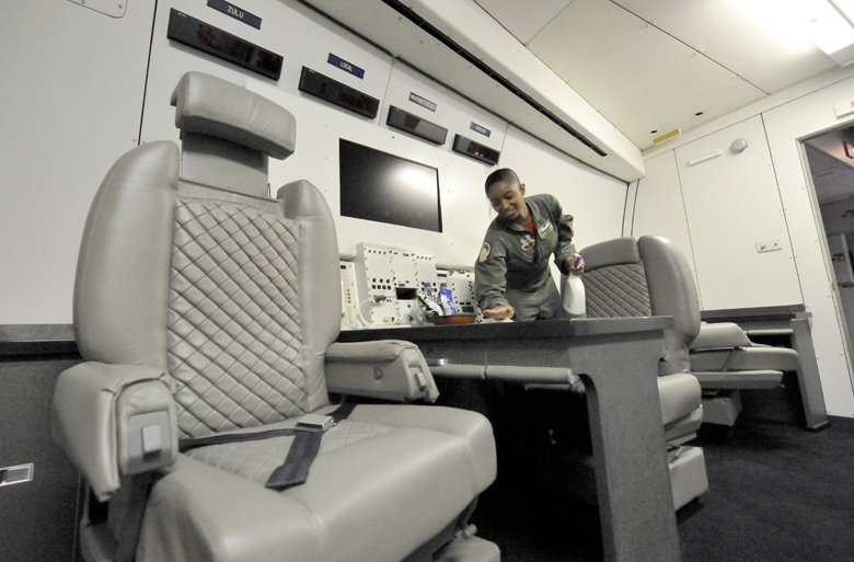 ABD 'kıyamet günü' uçağını havalandırdı! İşte özellikleri galerisi resim 23