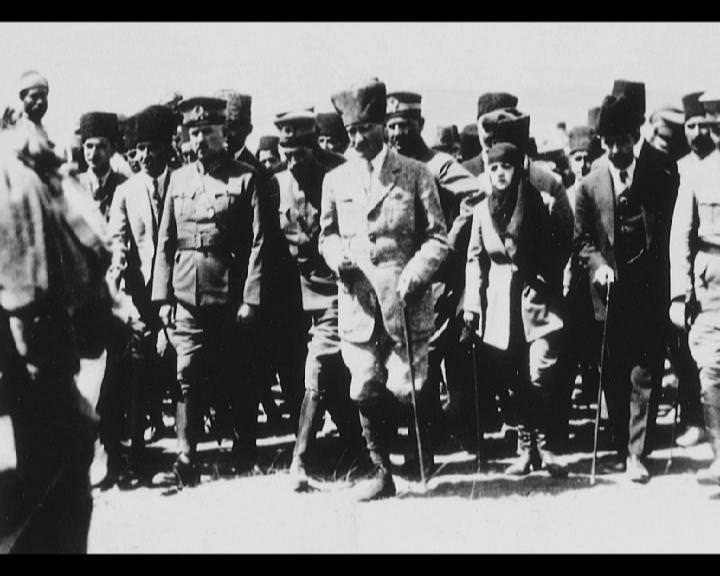 Atatürk'ün bu fotoğraflarını belkide hiç görmediniz... galerisi resim 126