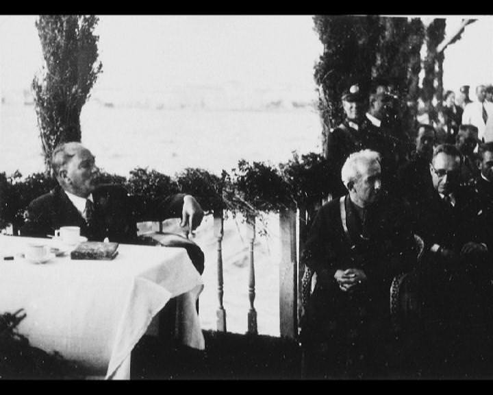 Atatürk'ün bu fotoğraflarını belkide hiç görmediniz... galerisi resim 178