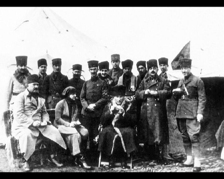 Atatürk'ün bu fotoğraflarını belkide hiç görmediniz... galerisi resim 180