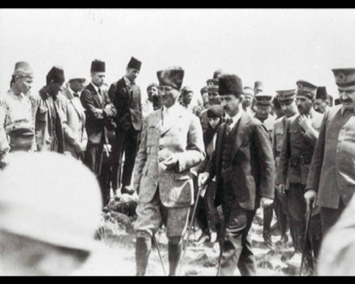 Atatürk'ün bu fotoğraflarını belkide hiç görmediniz... galerisi resim 232