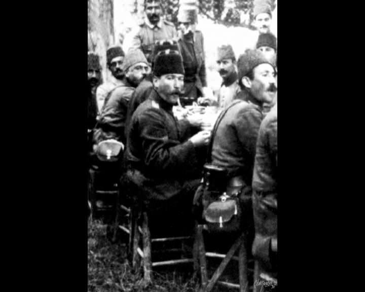 Atatürk'ün bu fotoğraflarını belkide hiç görmediniz... galerisi resim 254
