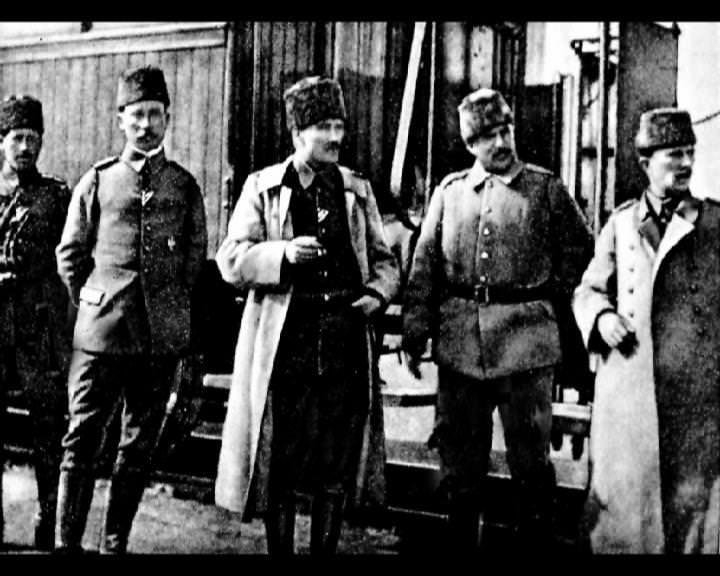 Atatürk'ün bu fotoğraflarını belkide hiç görmediniz... galerisi resim 256