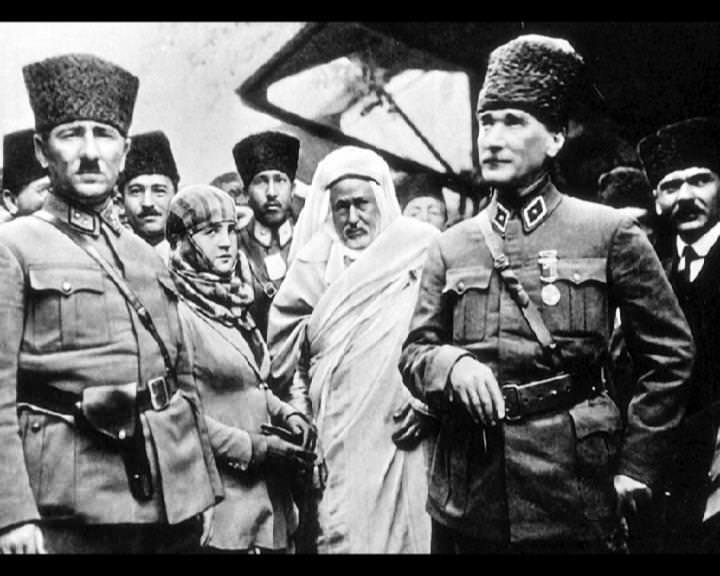 Atatürk'ün bu fotoğraflarını belkide hiç görmediniz... galerisi resim 265