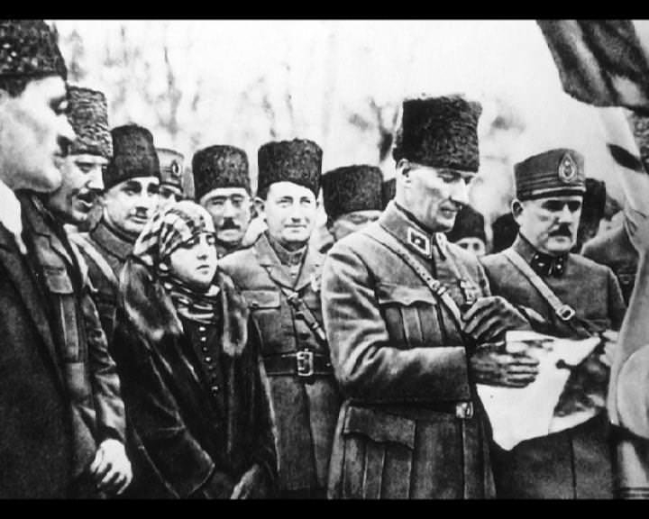 Atatürk'ün bu fotoğraflarını belkide hiç görmediniz... galerisi resim 77