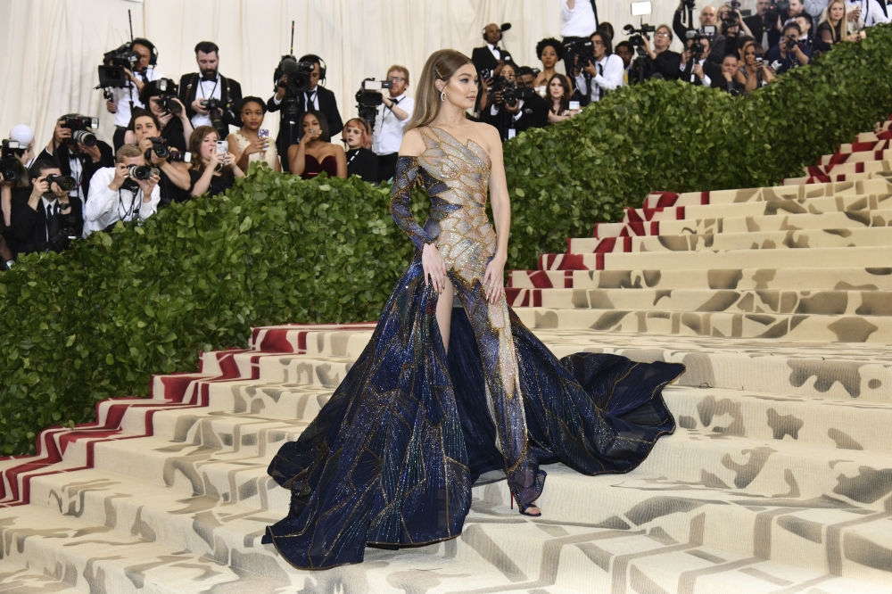 New York’ta düzenlenen Met Gala 2018'in geceye damga vuran kıyafetl galerisi resim 10