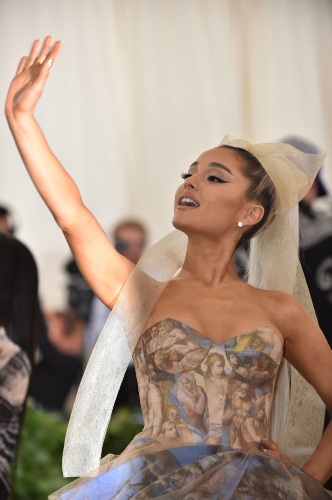 New York’ta düzenlenen Met Gala 2018'in geceye damga vuran kıyafetl galerisi resim 3