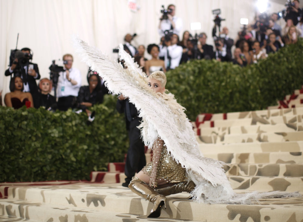 New York’ta düzenlenen Met Gala 2018'in geceye damga vuran kıyafetl galerisi resim 4