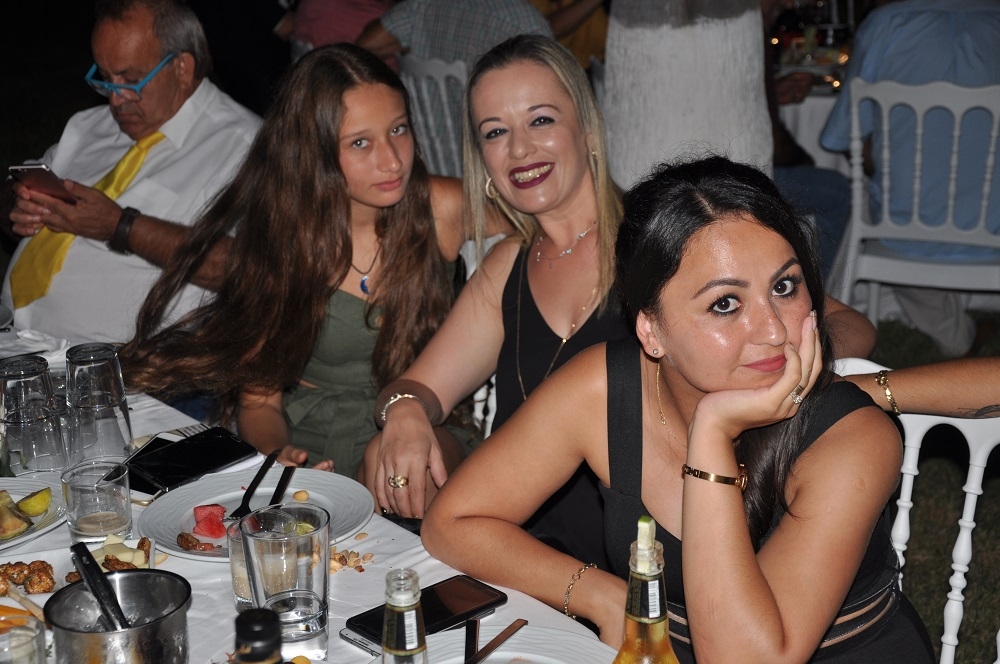 Emel Sayın Mağusa'yı salladı galerisi resim 2