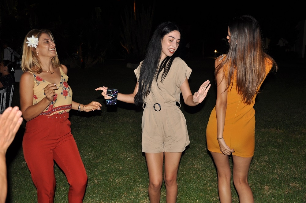 Emel Sayın Mağusa'yı salladı galerisi resim 3