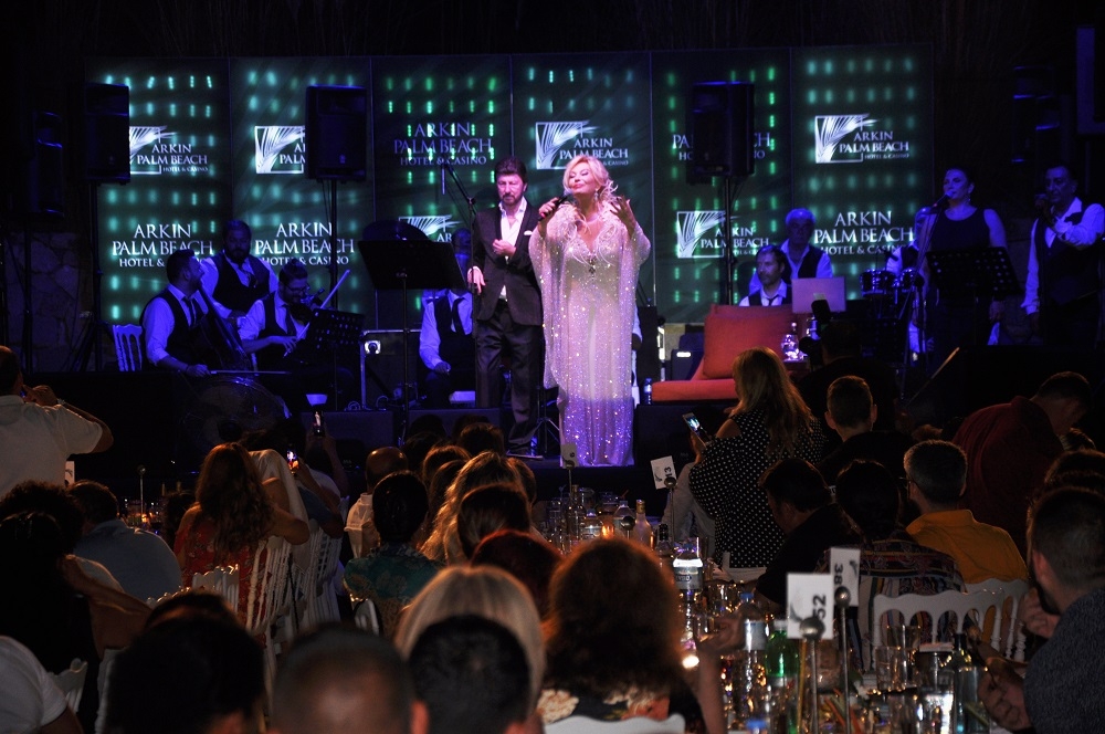 Emel Sayın Mağusa'yı salladı galerisi resim 4