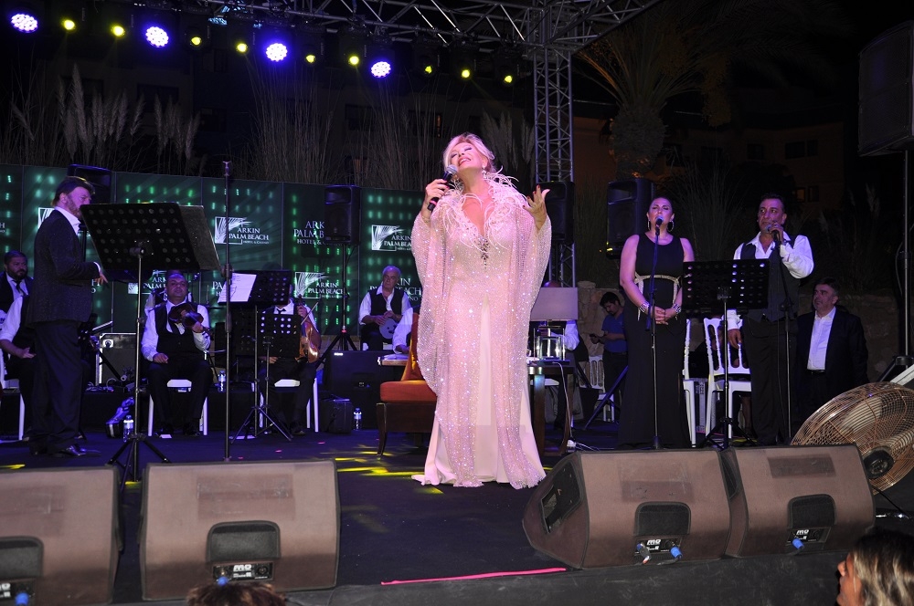 Emel Sayın Mağusa'yı salladı galerisi resim 9