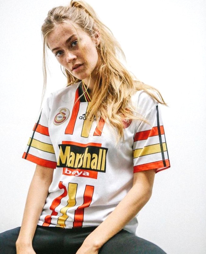 Galatasaray Forması ile Poz Verdi galerisi resim 11