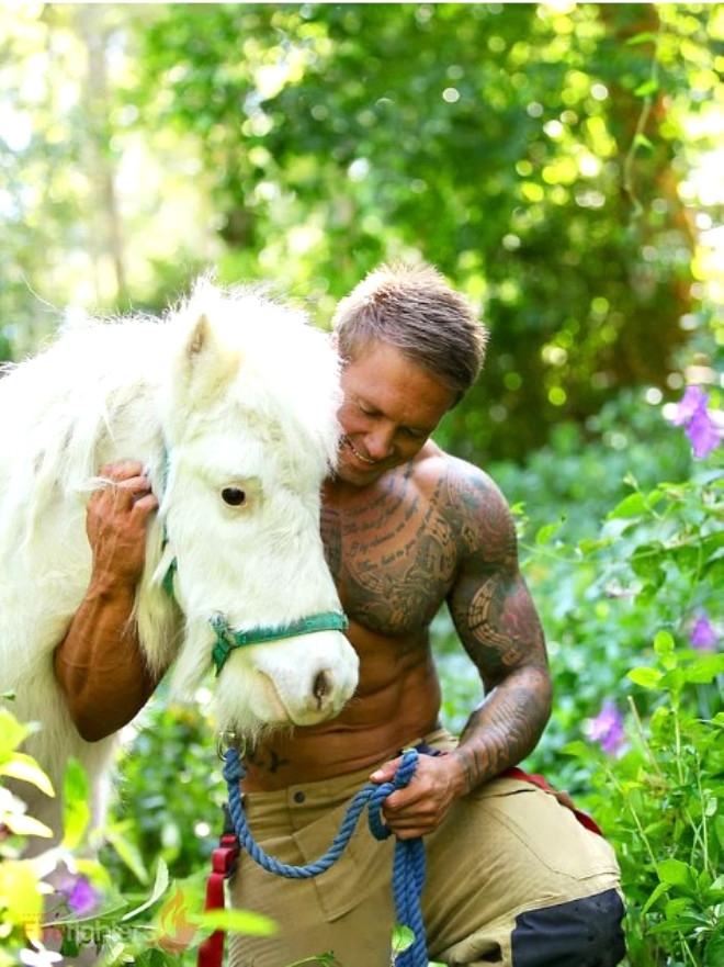 Onları gören kadınlar yangın çıkarmak istiyor galerisi resim 42