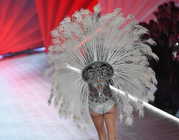 Adriana Lima podyumlara veda etti galerisi resim 2